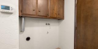Convenient Upstairs Apartment Convenient Upstairs Apartment Gallery 37