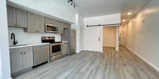 725 W Pratt Gallery 14