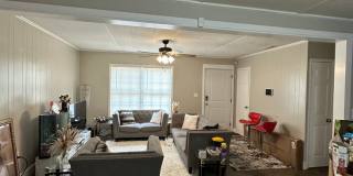4 Bedroom, 2 bathroom home near Caterpillar Gallery 6