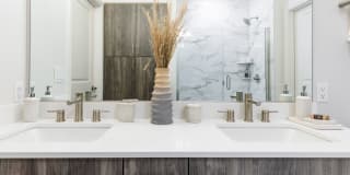 The District Gallery 32