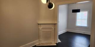 Charming Railroad-Style Townhouse Near Forsyth Park & Starland Gallery 8