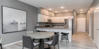 Fully Furnished Townhome Blocks Away From Downtown Gallery 9