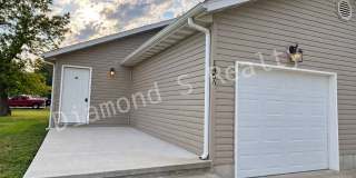 Nice 3 Bedroom Duplex Available Early October! Gallery 1