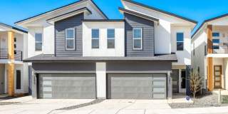 Luxury Townhome 3/2.5 Home Gallery 1