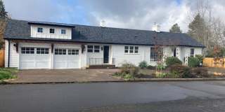 Fully Renovated 4 Bed Home w/ Fenced Backyard, W/D's in Unit. Gallery 1