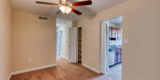 Oakton Park Apartments Gallery 3