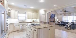 3 bedroom, 2 bathroom Midtown Beauty in Tulsa, OK! Gallery 8