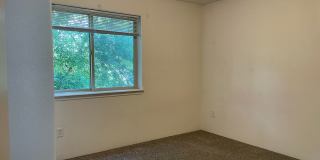 Two Bedroom 3 Bath Duplex-Townhouse in Southwest Medford Gallery 18