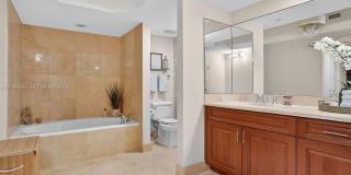 1200 Hillsboro Mile Gallery 17