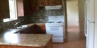 3 Bedroom 1.5 Bathroom Apartment With Garage Gallery 5