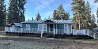 Adorable home in La Pine area, 1.5 acres fully fenced!! Gallery 1