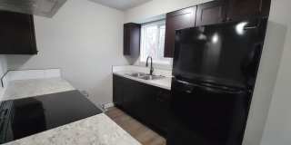 Move-in ready! Upgraded 2 Bedroom Condo Gallery 14