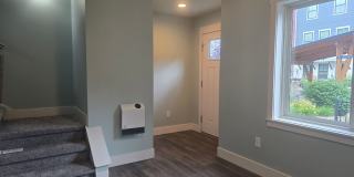 Beautiful 2 bed 1.5 bath townhome Gallery 6