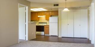 Meadow Glen Apartments Gallery 36