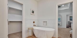 1409 Quincy Avenue Gallery 17