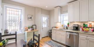 Two Bed Graduate Hospital Apartment Gallery 6