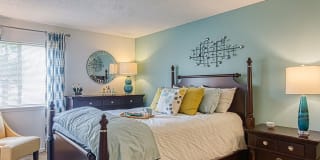 LakeRidge Square Gallery 1