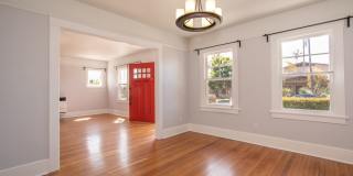 Charming North Park 2 Bedroom with Washer/Dryer, Backyard & Parking! Gallery 3