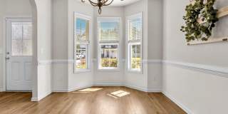4 bedroom 2.5 bathroom home close to beaches, shopping, and Marine Corps Bases. Gallery 8