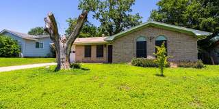 Beautiful 3 bedroom, 2 bathroom home in North Lamar!!! Gallery 3