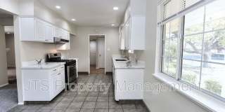 6565 S. Land Park Drive Gallery 26