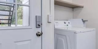 Charming 1-bedroom, 1-bath apartment located in the highly sought-after Rosewood area! - Apt 1 Gallery 18