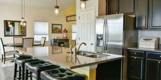 Great 3 Bed / 3 Bath with Garage! Open Floor Plan with Upgrades! Gallery 5