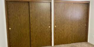 2 Bed 1 Bath Duplex w/ Fenced Yard and Off Street Parking Gallery 4