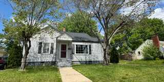 Cute 2 Bed 1 Bath House on Corner Lot Gallery 1