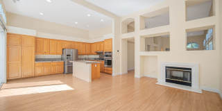 Highly Desirable Executive Home: 4 Bedrooms, 3 Bathrooms of Luxury Living Gallery 8