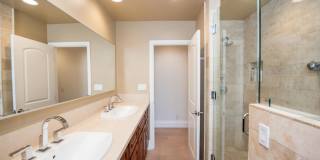 Private Newport Beach Cul-de-Sac Home Gallery 32