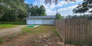 4 Bedroom Home with Large Family Room, Huge Fenced Yard, Workshop & Pool Gallery 24