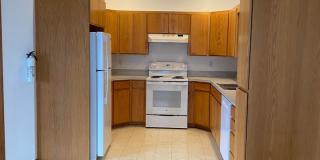 Spacious 3-bedroom/1 bath duplex in Albany! Gallery 5