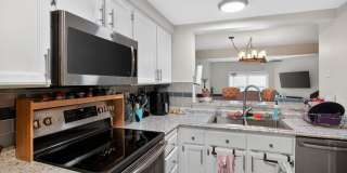 Spacious 2BR Condo Finished Basement in Aurora Gallery 10