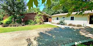 4 Bedroom 2.5 bath on Central Rim minutes from downtown Gallery 1