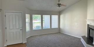 943 Mt Hood | Beautiful bi-level Meridian Home! 3 Car Garage 943 Mt Hood | Beautiful bi-level Meridian Home! 3 Car Garage Gallery 4