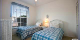 PELICAN BAY - BARRINGTON CLUB - AWESOME AMENITIES - BEACH ACCESS - FURNISHED- NEW RENOVATIONS- Gallery 13
