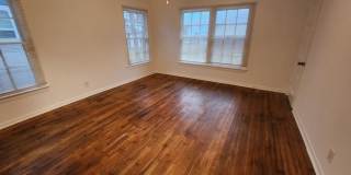 3 Bed 2 Bath in Hyde Park with Huge Yard Gallery 7