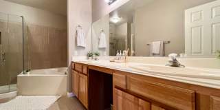 CHARMING FURNISHED 3BD/2BA CONDO W/ 2-CAR GARAGE! NEW FLOORING! Gallery 13