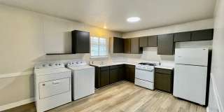 2 Bedroom / 1 Bathroom Duplex Unit with Washer/Dryer connections Gallery 1