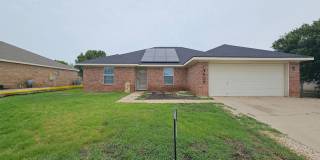AMAZING RENT SPECIAL & MOVE IN READY! Gallery 1