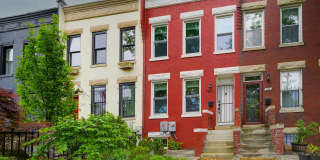 Modern 3BR + Den/2.0BA Townhouse with Private Rear Driveway Gallery 1