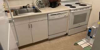 1-bed w/ Heat & Parking - Mt. Auburn (Watertown-Cambridge line) Gallery 1