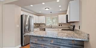 5 Bed 3.5 Bath Home in Maple Hills Available Now!! Gallery 7