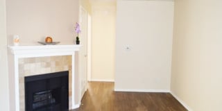 Warner Courtyard Apartments Gallery 19