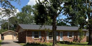 Charming 3-bedroom,1-bath home w/Detached garage for rent in Springfield, Tennessee. Gallery 1