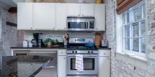 Downtown Cottage- Fully Furnished Gallery 19