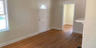 Cozy Two Bedroom Bungalow! Gallery 4
