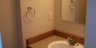 2 Bedroom 1 1/2 Bathroom - Close to Campus - Centrally Located Gallery 6