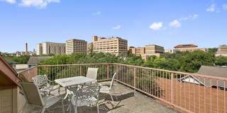2/1 Condo Near UT and Darrell K Royal Field Gallery 5